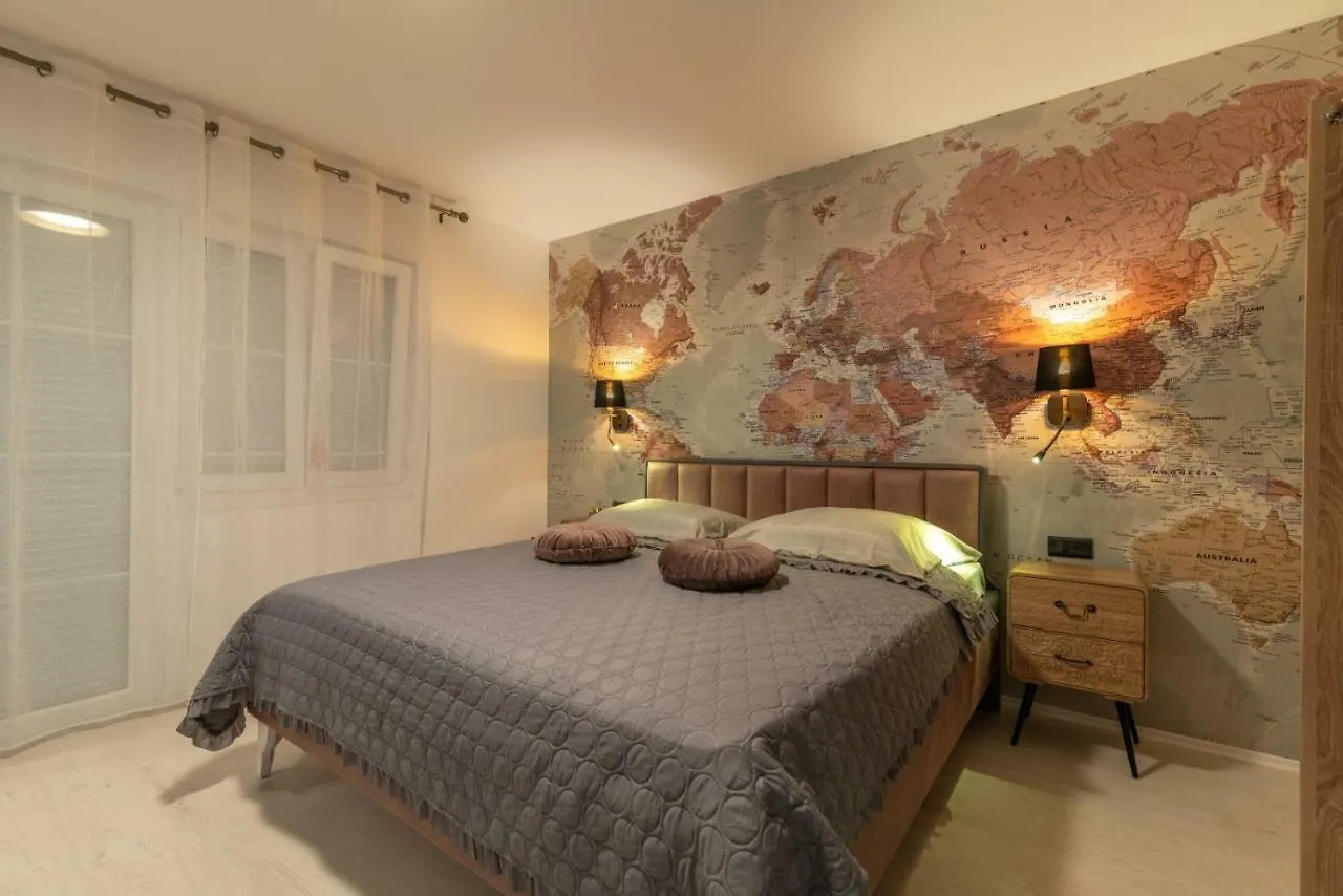 Apartment Aron Trogir 0*,